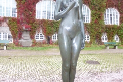Skulpturen Innocentia av Carl Eldh.
